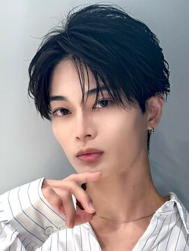 アイビーズ(IVYS) 韓国風センターパートフェザーショートツーブロック刈り上げ