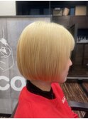 金髪ボブ