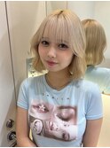 ブロンドのウェーブ巻きで韓国ぽく