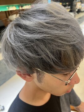 ブリーチありシルバーヘア