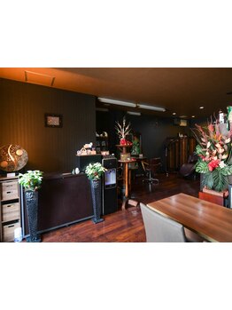 周りを気にせず寛げるアジアンテイストの隠れ家で、髪の悩みをじっくり相談！特別なサロンタイムを…