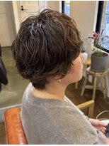 ロウスリー(Lowsly)&nbsp;マッシュショートパーマ大人ショート30代40代丸みショートウルフ