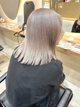 ヒビヲ(HIBIO) 切りっぱなしボブタッセルボブダブルカラーブリーチカラーボブ