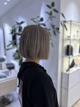 ステア ケース(stair case) 透明感抜群 グレージュカラー!