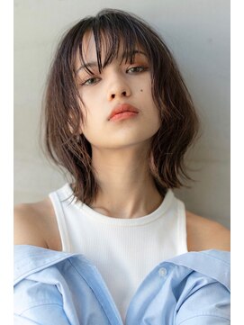 メゾンバイハバナ(maison by HAVANA) 大人かわいいフェザーバングカーキグレージュミディアムウルフ