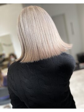 アヴァンス 京橋店(AVANCE) ハイトーンベージュで抜け感切りっぱなしボブ@京橋