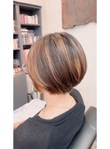 ショートボブ　デザインカラー