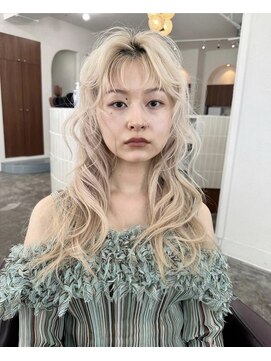 ヒュー(Hew) ケアブリーチ×ハイトーン×ブロンドカラー(代官山)