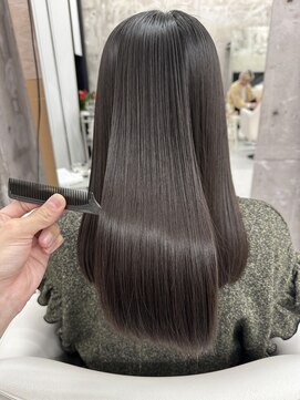 シャウルデッサントウキョウ 表参道(CHARLES DESSIN Tokyo) ニュアンスカラー/センターパート/ツヤ髪スタイル