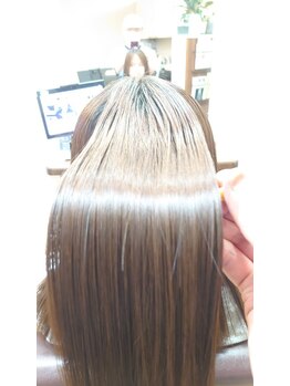 フライリーフ フォア ヘア(Fly leaf for hair)の写真/ボリュームや広がりを抑え、自然に美しく仕上げます！髪質改善ストレートで朝の時短を♪