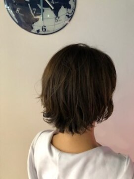 スタジオ アルファプラス 日暮里店(studio α+) ブルーアッシュ×レイヤーボブ♪【スタジオアルファプラス】