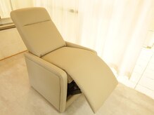 店内でアイラッシュサロンも併設