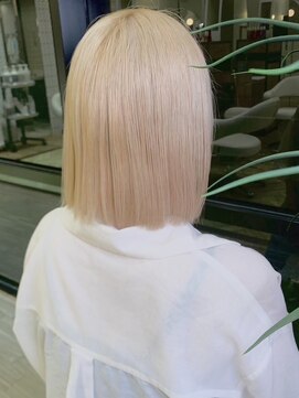 エニフォーイーストハム(Eni for eastham) ハイトーンボブ×ホワイトブロンド