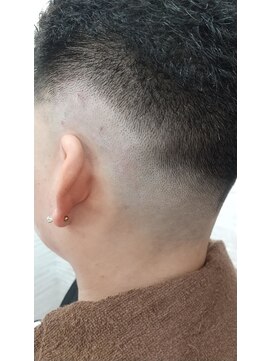 アサノカットブース 強めカーリー+フェードスタイル