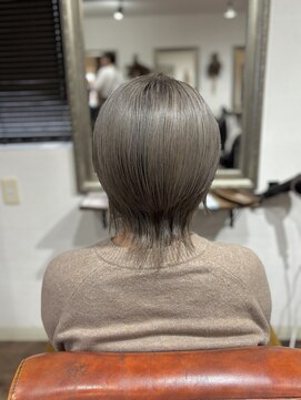 ヘアメイク アンフィ(amphi) ミルクティーグレージュ