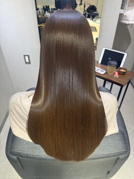 フォームフォローズファンクション 清澄白河(FORM FOLLOWS FUNCTION) 上質な艶と柔らかさを、髪質から整える