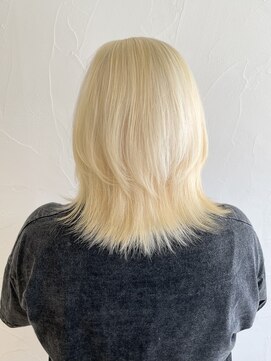 リル 茅ヶ崎(Liru:) イメチェン/ホワイトブロンド/外ハネボブ/美髪/茅ヶ崎駅