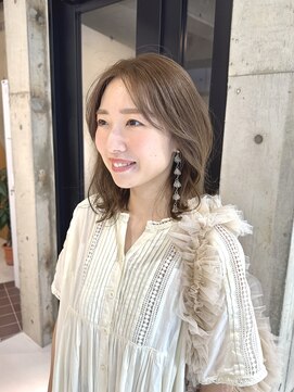 ナギ(nagi) 抜け感たっぷりミディアムヘア