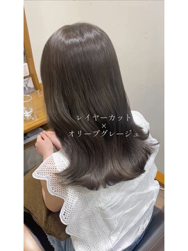 サク(Sac.) 今っぽい柔らかいオリーブグレージュ Sac.一澤幸奈