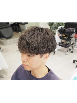 〈王道の人気No.1デザイン〉ツイストスパイラルパーマで大人っぽく垢抜けるセンターパートを★