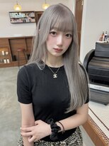 リヴ オオサカ(LIV OSAKA) ホワイトグレージュ/顔まわりレイヤー/色落ち綺麗/梅田/ブリーチ