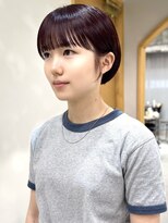 クル(k u r u) ショートボブとボルドーカラー