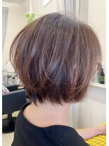 リンド(Lindo) ふんわり軽やかな毛流れとひし形シルエットの大人ショートボブ】