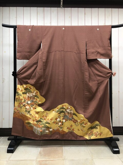 留袖 色T-12　￥14500～(着付料込み)