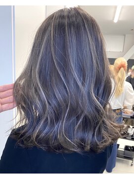 アライブ キチジョウジ(ALIVE Kichijoji) エアータッチバレイヤージュ白髪ぼかし／ケアブリーチハイライト