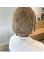 キッカ(kicca) 【kicca】抜きっぱなし風ブロンドヘア