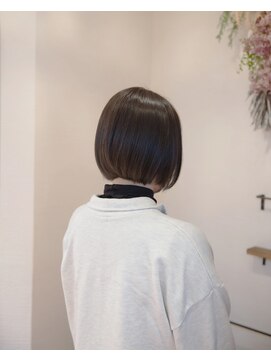 スリーク(sleek) 前下がりボブ