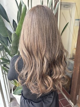 アン(Hair make un) ［ダブルカラー]ミルクティー