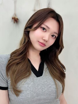 ラクシア(LucxiA) 韓国カット/韓国ヘア/くびれ/レイヤーカット