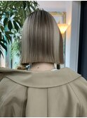 能瀬 1 美髪デザインセクションカラーに切りっぱなしミニボブ
