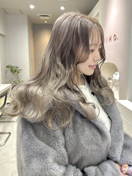 ニモ(NIMO.) 柔らかい透け感たっぷりなグレージュカラー