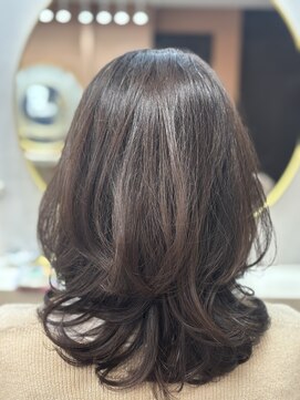 アオ 花咲町(a-o) 大人ツヤ髪ミディアムレイヤー♪