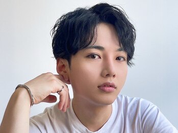 ツーダブルバイフィフス 茶屋町店(WW.. by fifth)の写真/センターパート×緩めパーマスタイルで【清潔感】のある印象に＊ひげや眉に合わせたヘアスタイル提案も◎