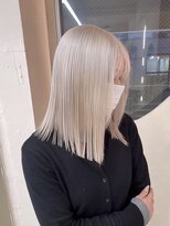 サロウィン 高崎(SALOWIN) ホワイトブロンド