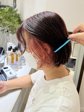 イリ 梅田(ili) ピンクのイヤリングカラー×ボブ