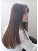 艶と女性らしさを出した柔らかいヘアスタイル