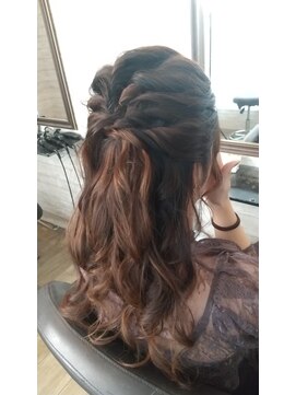 アンフィ(Amphi) ねじりのハ-フあっぷ