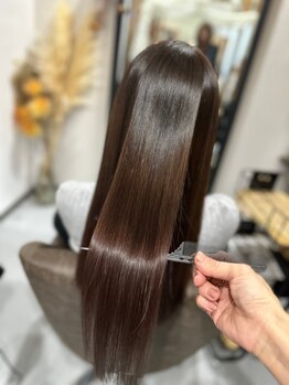 ビューティーガレージ カワゴエ(Beauty Garage Kawagoe)の写真/ずっと触っていたい髪になれる！扱いやすく柔らかい質感の縮毛矯正を体感して下さい！