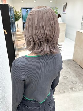エトレ(etore) ショートボブ×ブリーチカラーシルバーアッシュ