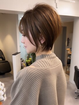 ラフ 立川(Laff) ショートヘアショートボブ白髪ぼかしハイライトカラーボブ