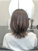 パーソナルカラーに合わせた大人の艶ブラウン