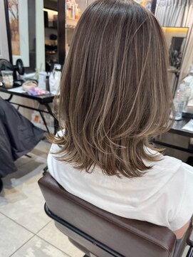 トルネード(TORNADO) 外国人風レイヤーボブ×ハイライトベージュ n7.10.13