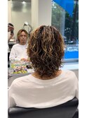 ハイライト波巻きツイストスパイラルツーブロックメンズパーマ