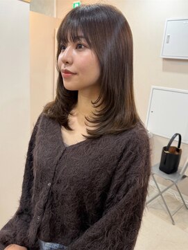 アトレ 梅田店(attrait) セミロング×グレージュで叶える大人っぽい雰囲気