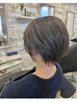 フゥカ 売市店(fuka)&nbsp;ショートスタイル×ハイライト×グレーアッシュ