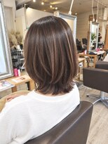 髪質改善サロン WE BE PARSLEY atre 川越店【ウィービーパセリアトレ】&nbsp;艶感ハイライトくびれミディアムレイヤー